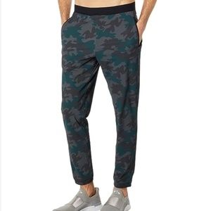 Rhone • Men's XXL • Versatility Pant • Camo